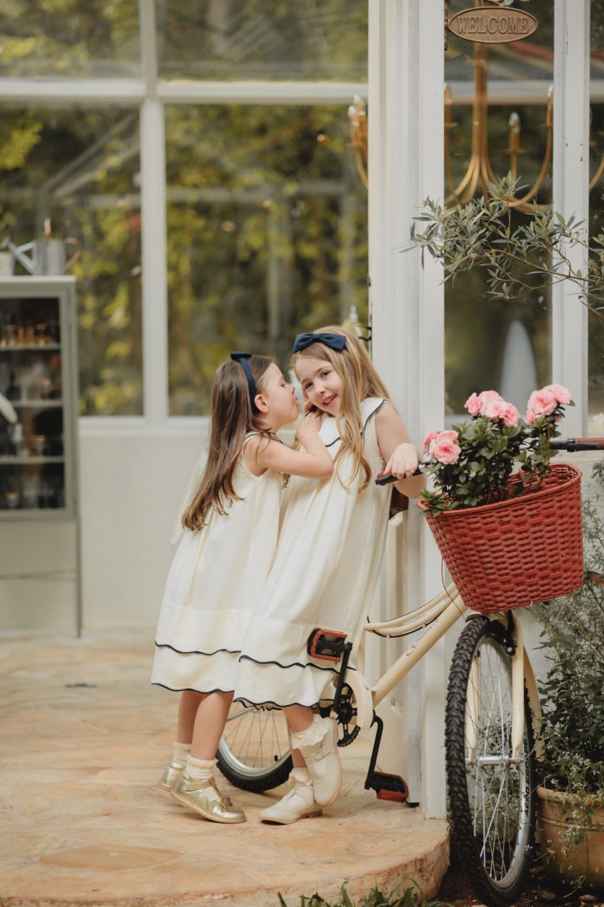 Vestido Off white babado gola marinho