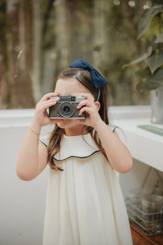 Vestido Off white babado gola marinho