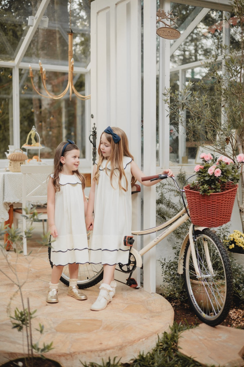 Vestido Off white babado gola marinho